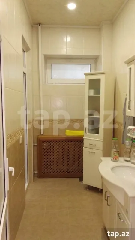 Kirayə verilir 8 otaqlı həyət evi