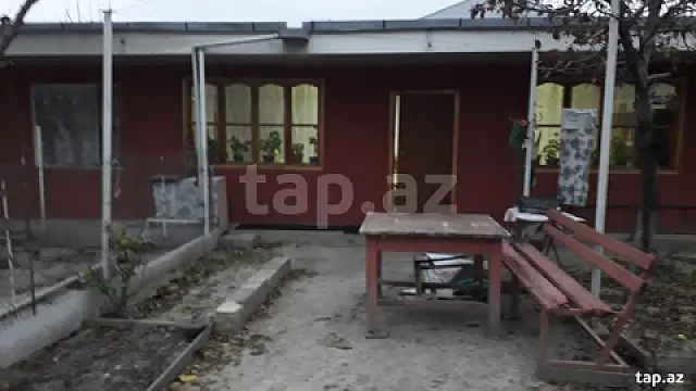 Satılır 4 otaqlı həyət evi