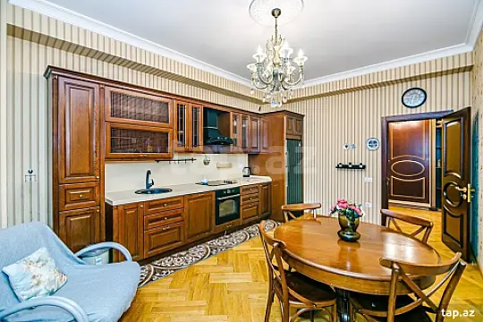 Kirayə verilir 3 otaqlı yeni tikili 140 m²