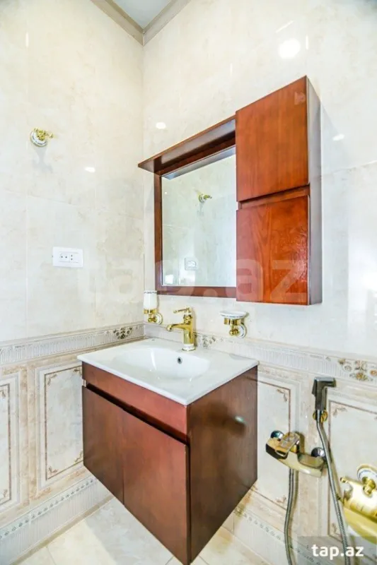 Kirayə verilir 3 otaqlı yeni tikili 140 m²