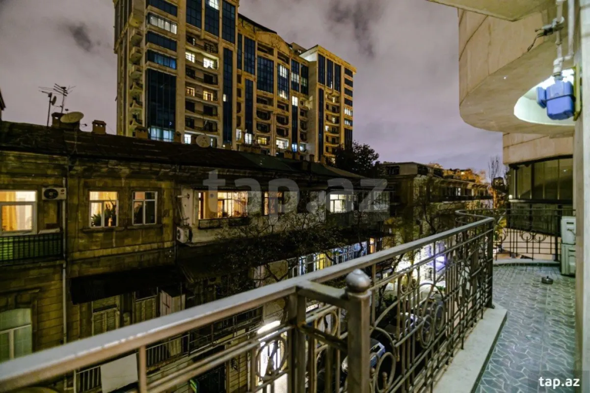 Kirayə verilir 3 otaqlı yeni tikili 140 m²