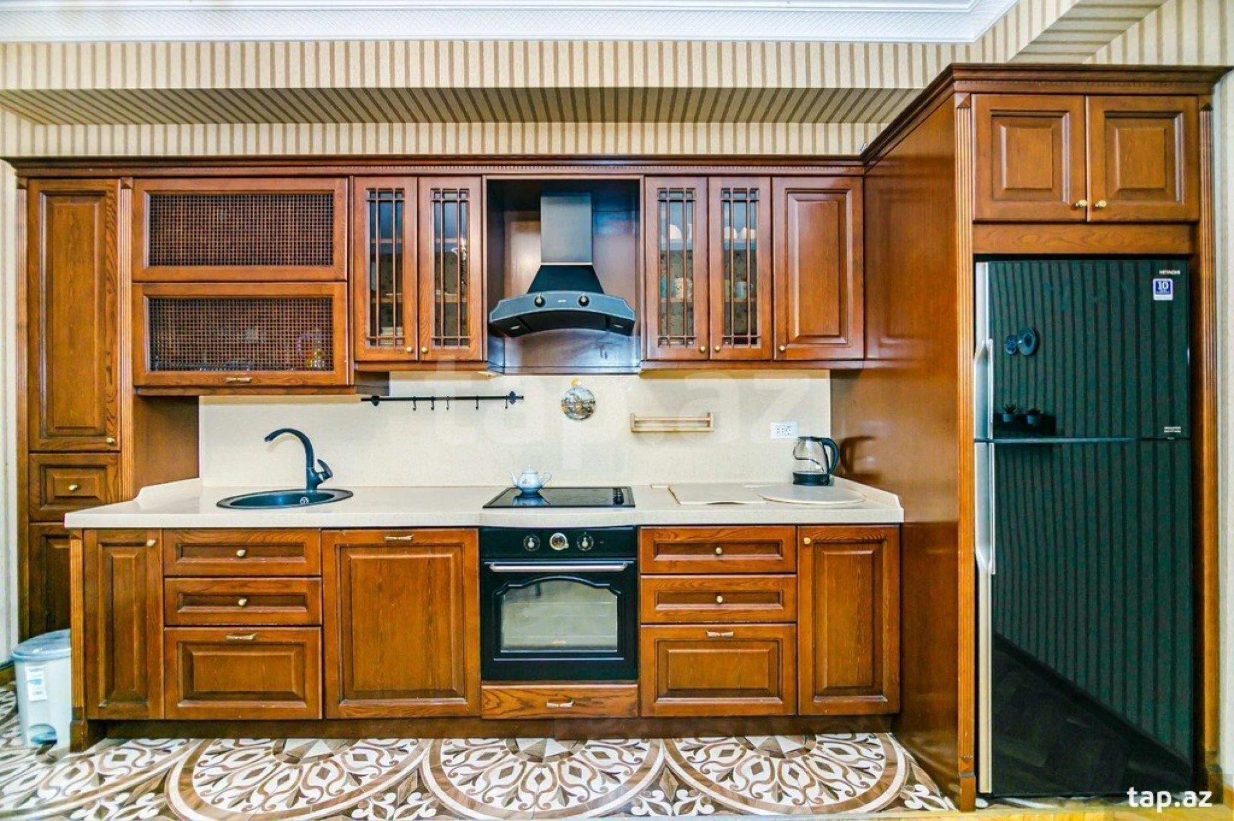 Kirayə verilir 3 otaqlı yeni tikili 140 m²