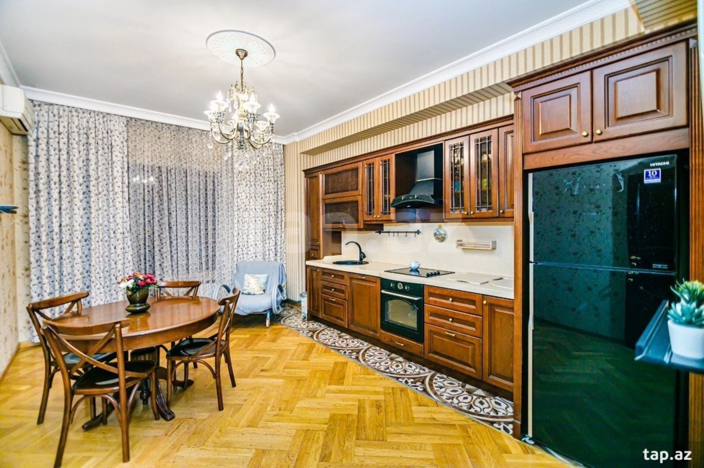 Kirayə verilir 3 otaqlı yeni tikili 140 m²