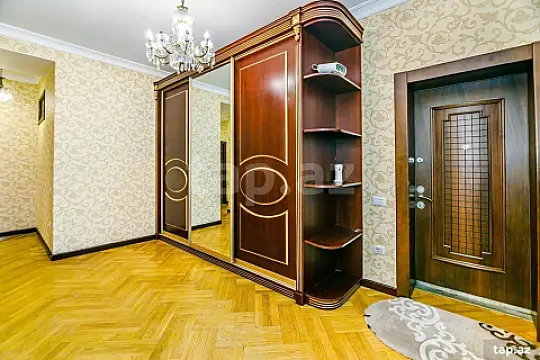 Kirayə verilir 3 otaqlı yeni tikili 140 m²