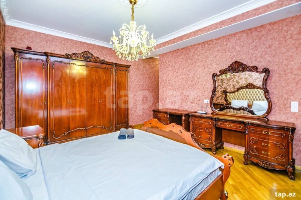 Kirayə verilir 3 otaqlı yeni tikili 140 m²