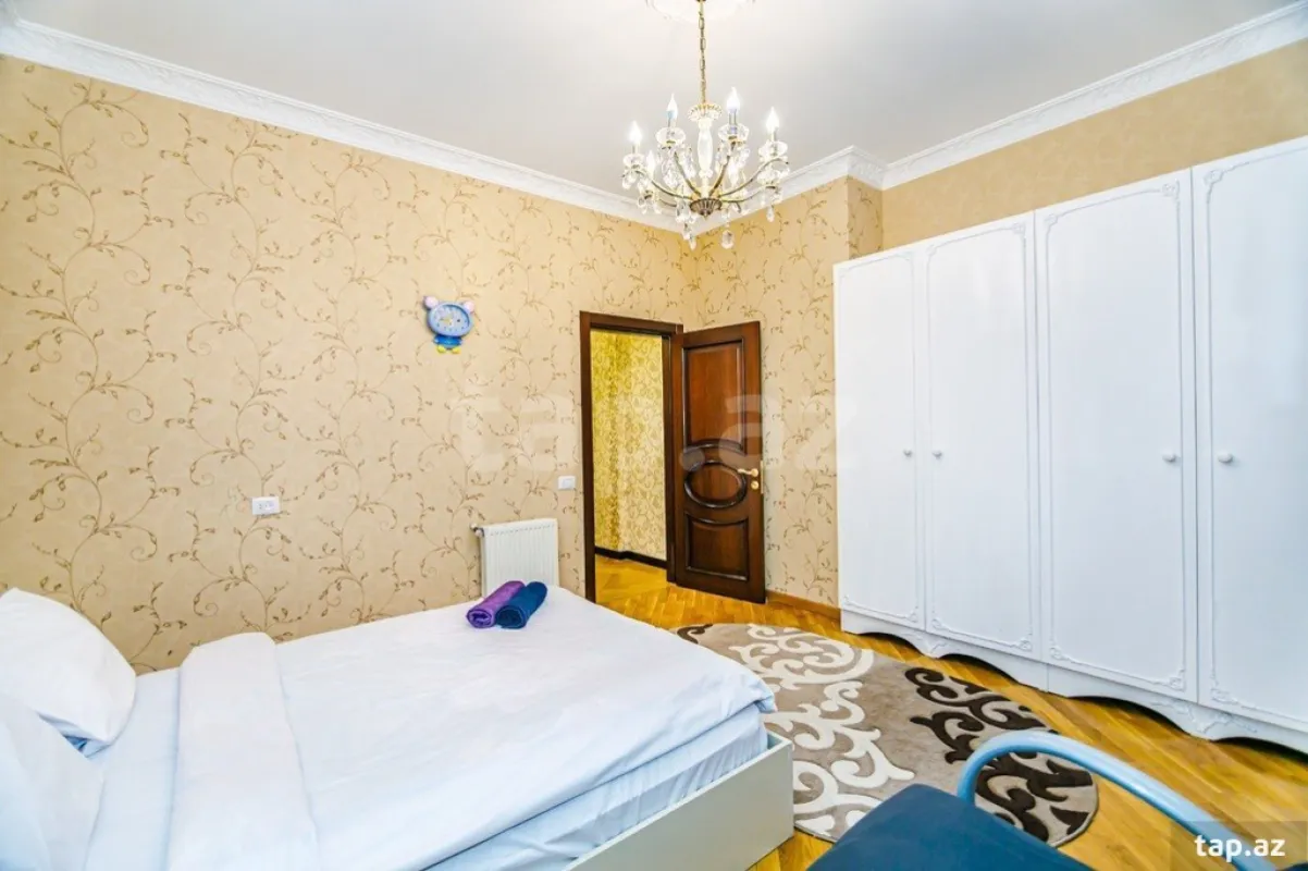 Kirayə verilir 3 otaqlı yeni tikili 140 m²