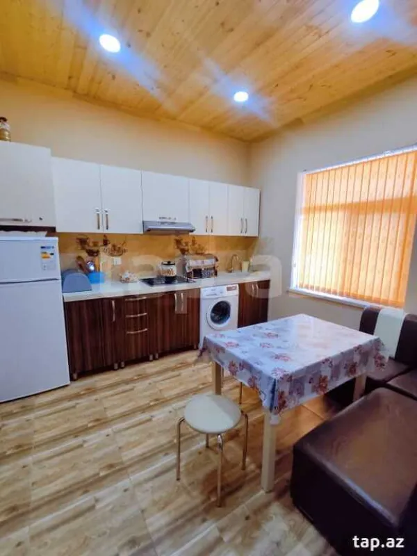 Kirayə verilir 3 otaqlı həyət evi