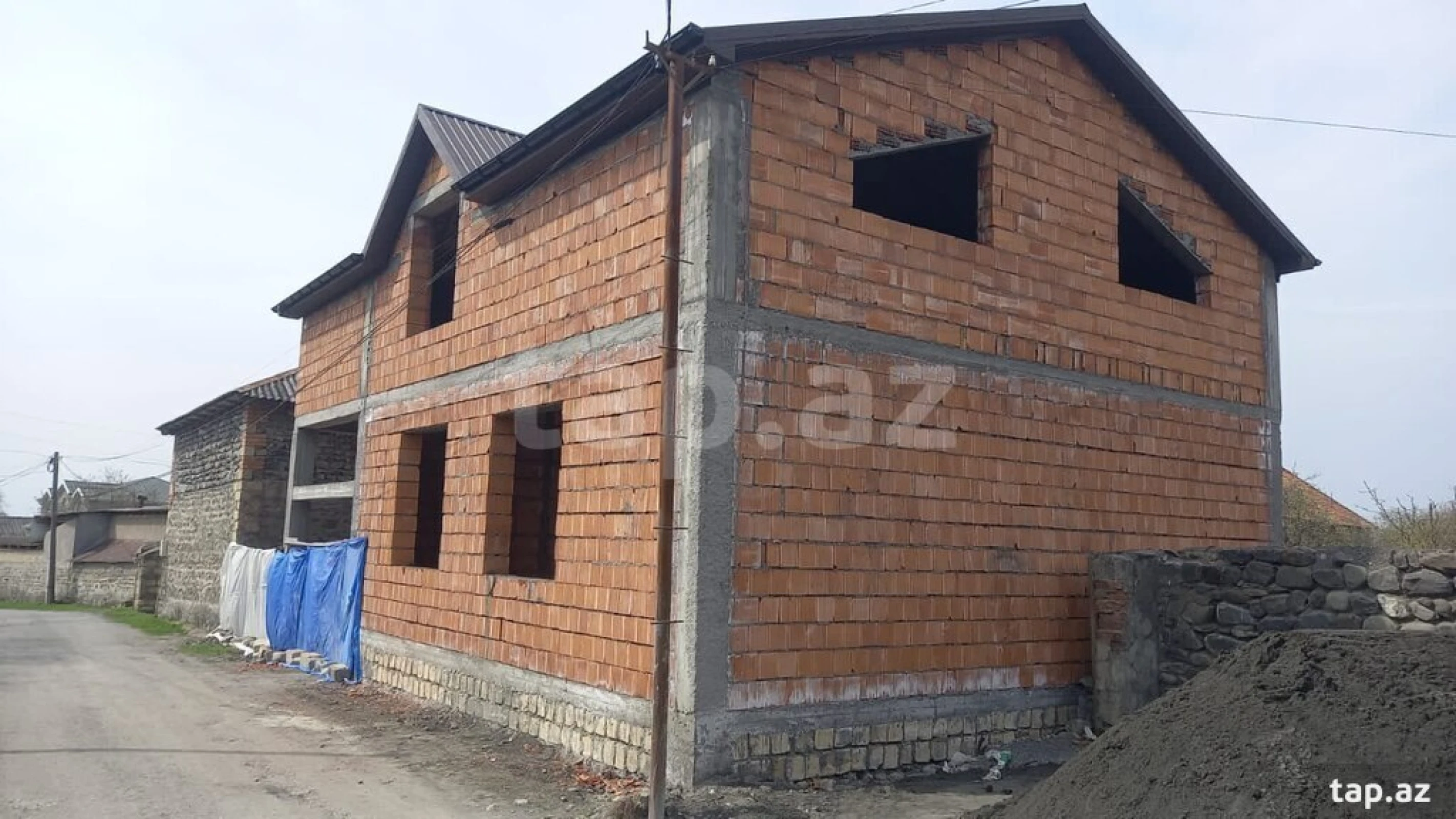 Satılır 4 otaqlı həyət evi 120 m²