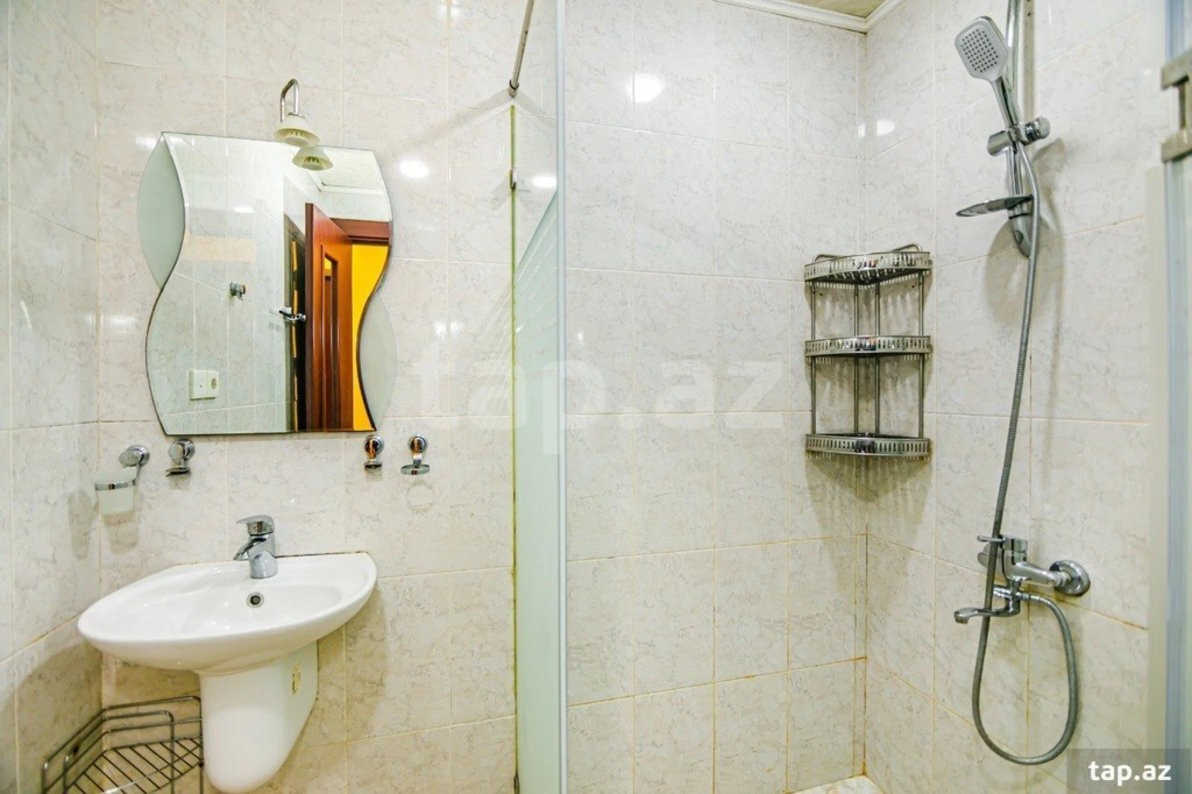 Kirayə verilir 3 otaqlı mənzil 0.1 m²