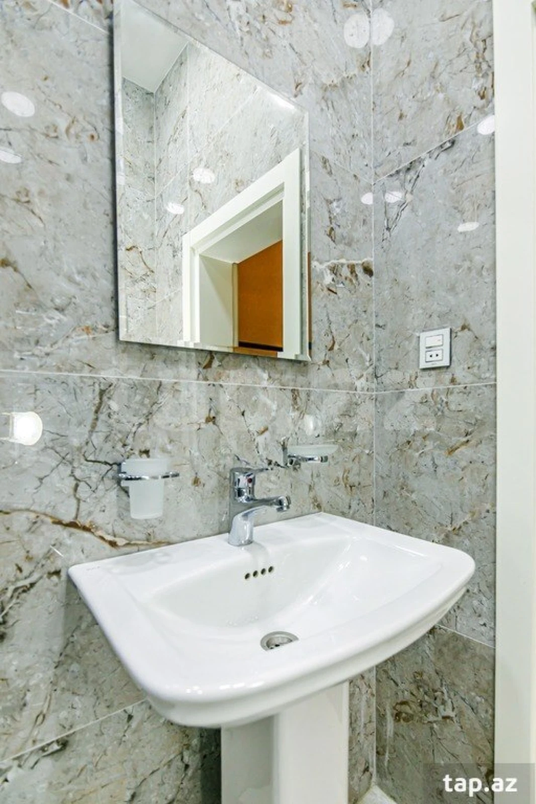 Kirayə verilir 2 otaqlı mənzil 88 m²