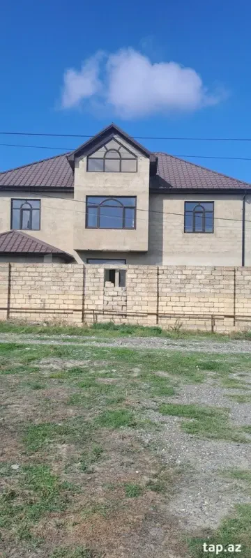 Satılır 7 otaqlı həyət evi 240 m²