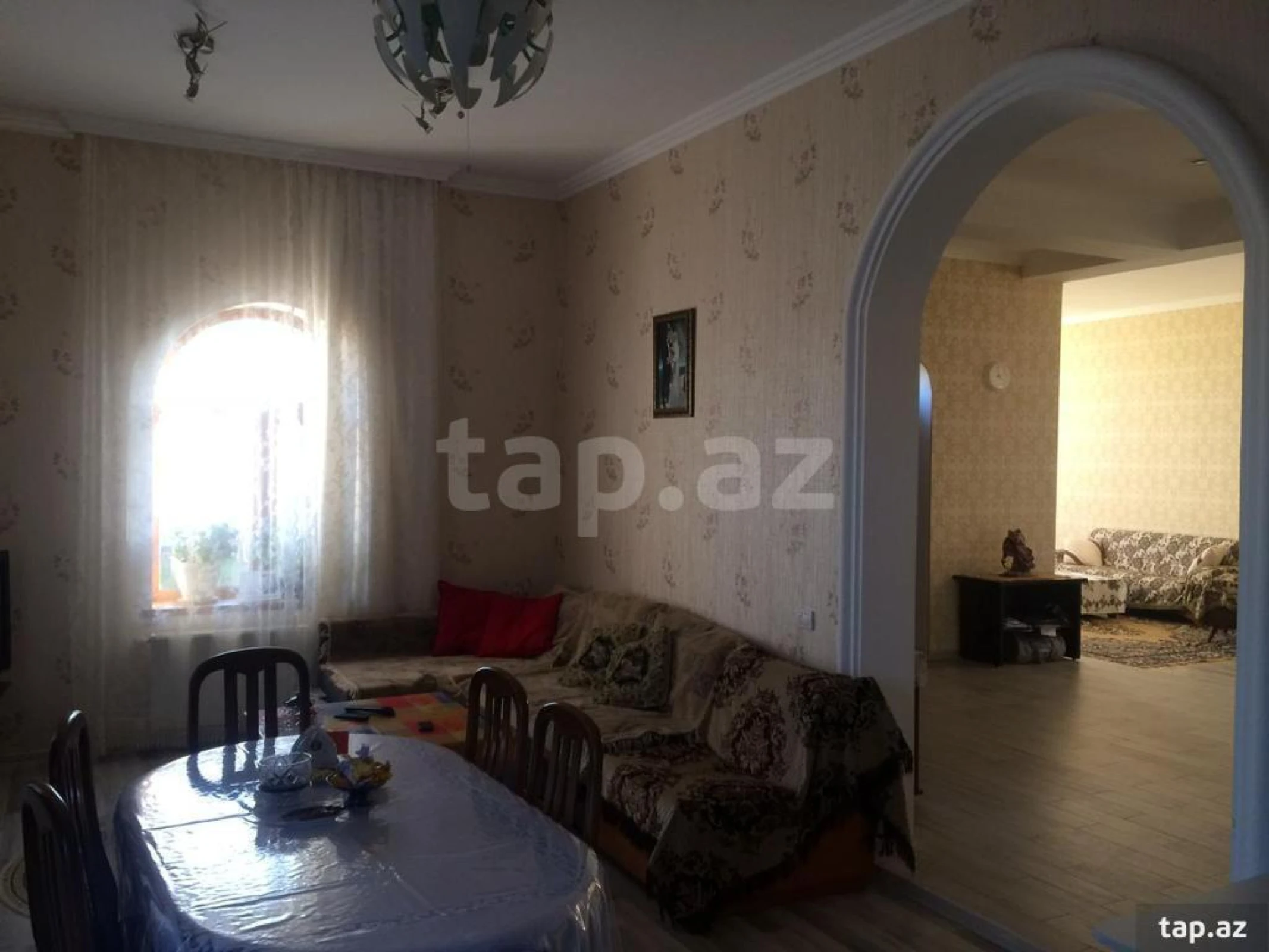 Satılır 6 otaqlı həyət evi 250 m²