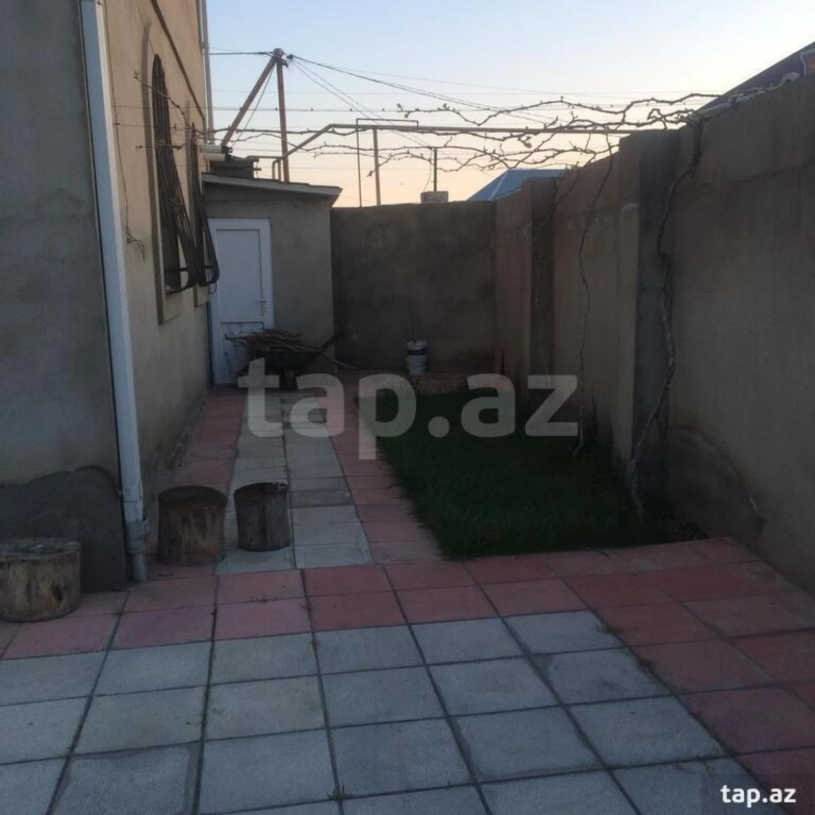 Satılır 6 otaqlı həyət evi 250 m²