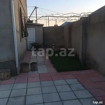Satılır 6 otaqlı həyət evi 250 m²