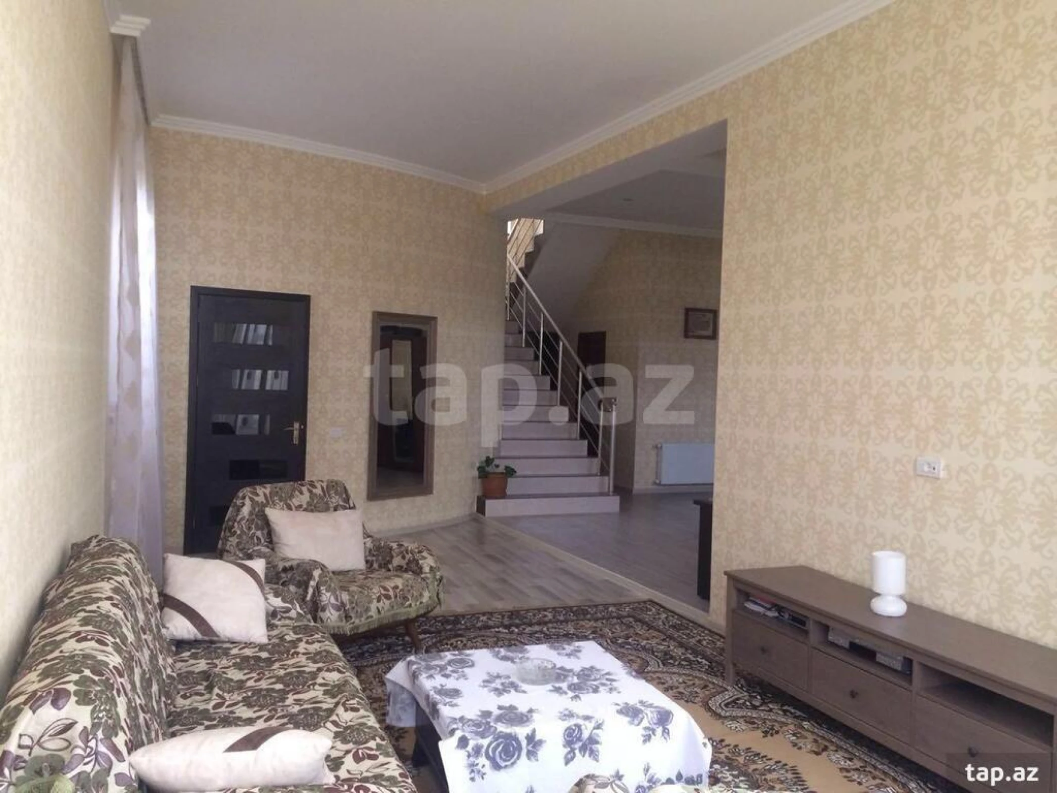 Satılır 6 otaqlı həyət evi 250 m²