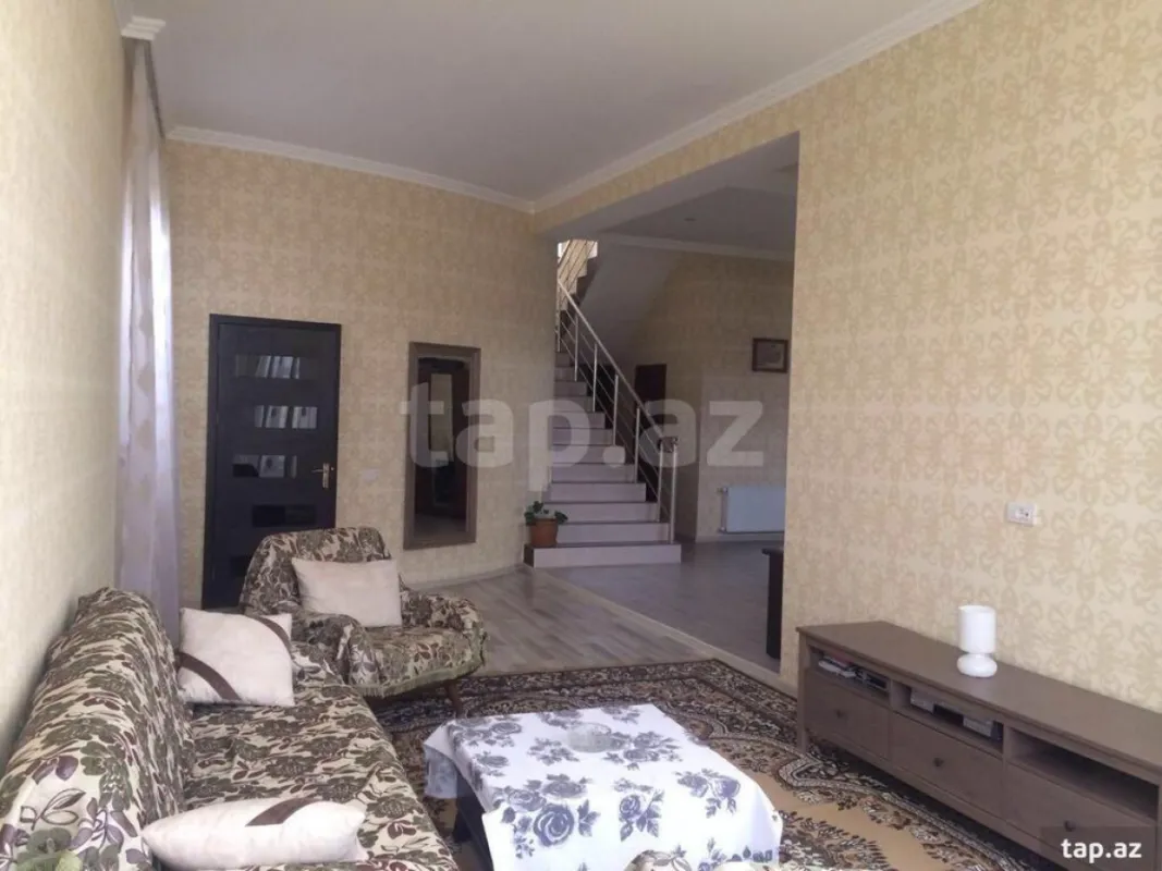 Satılır 6 otaqlı həyət evi 250 m²