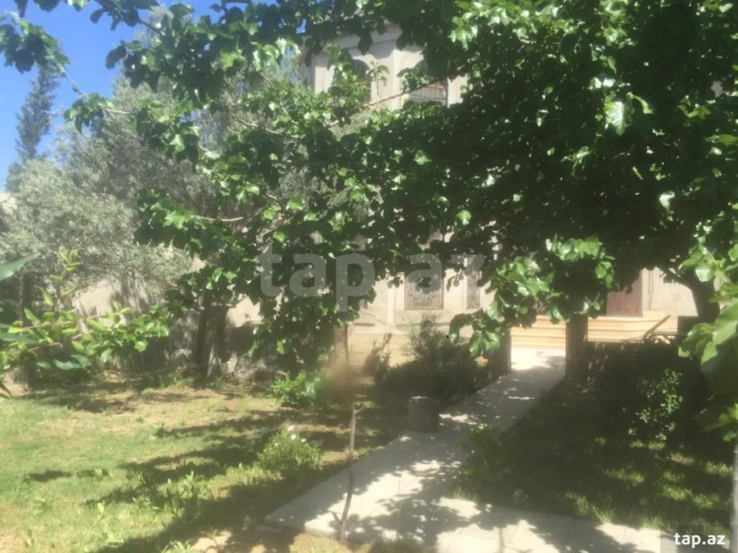Satılır 6 otaqlı həyət evi 250 m²