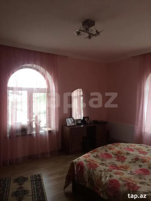 Satılır 6 otaqlı həyət evi 250 m²