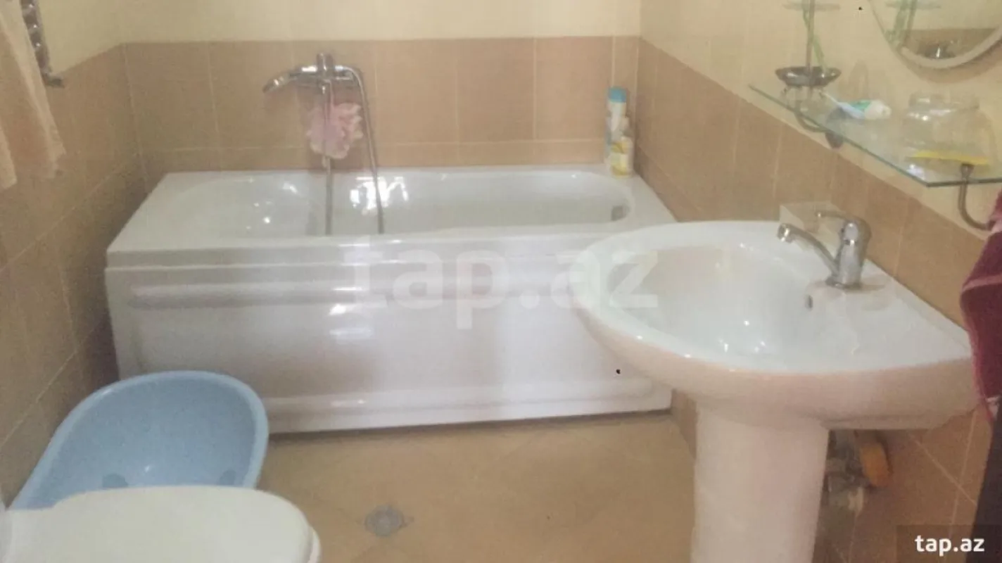 Satılır 6 otaqlı həyət evi 250 m²