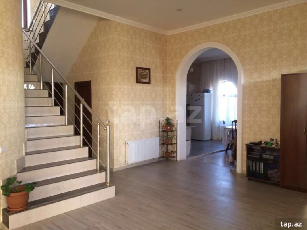 Satılır 6 otaqlı həyət evi 250 m²