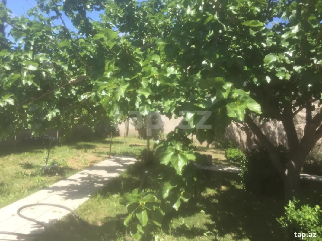 Satılır 6 otaqlı həyət evi 250 m²