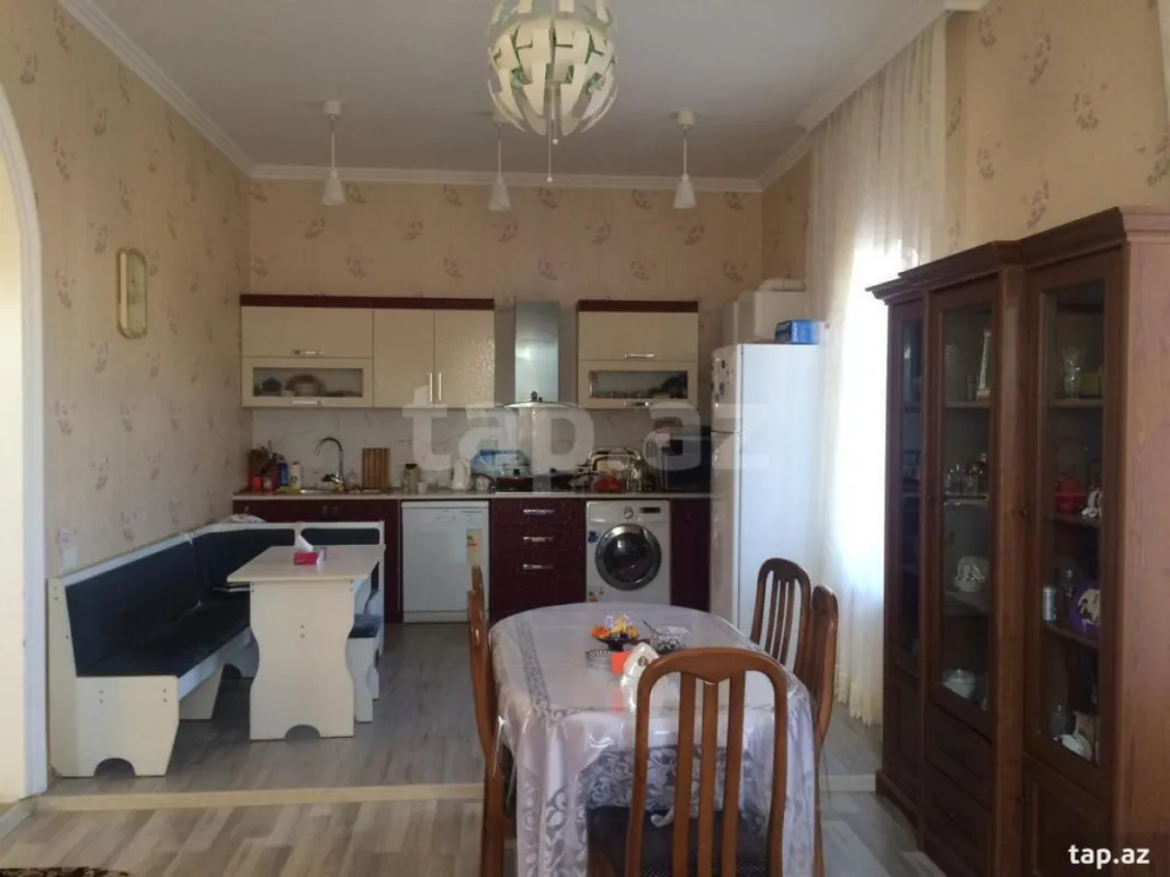 Satılır 6 otaqlı həyət evi 250 m²