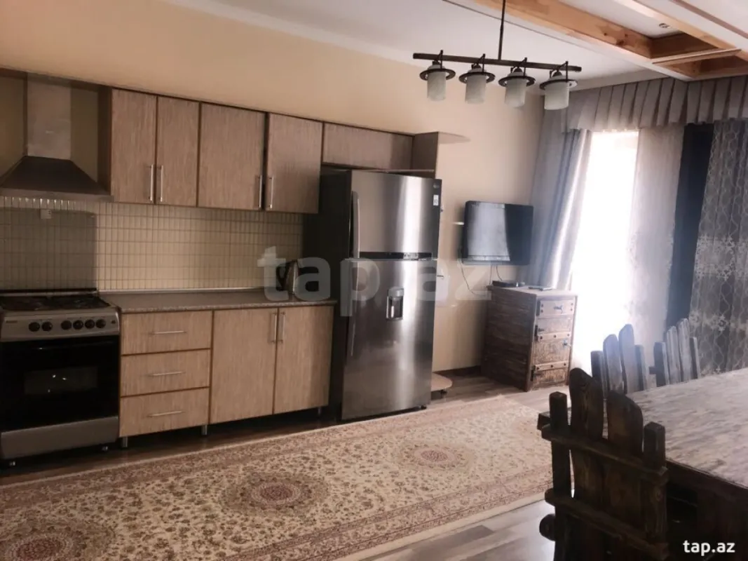 Kirayə verilir 6 otaqlı həyət evi 250 m²