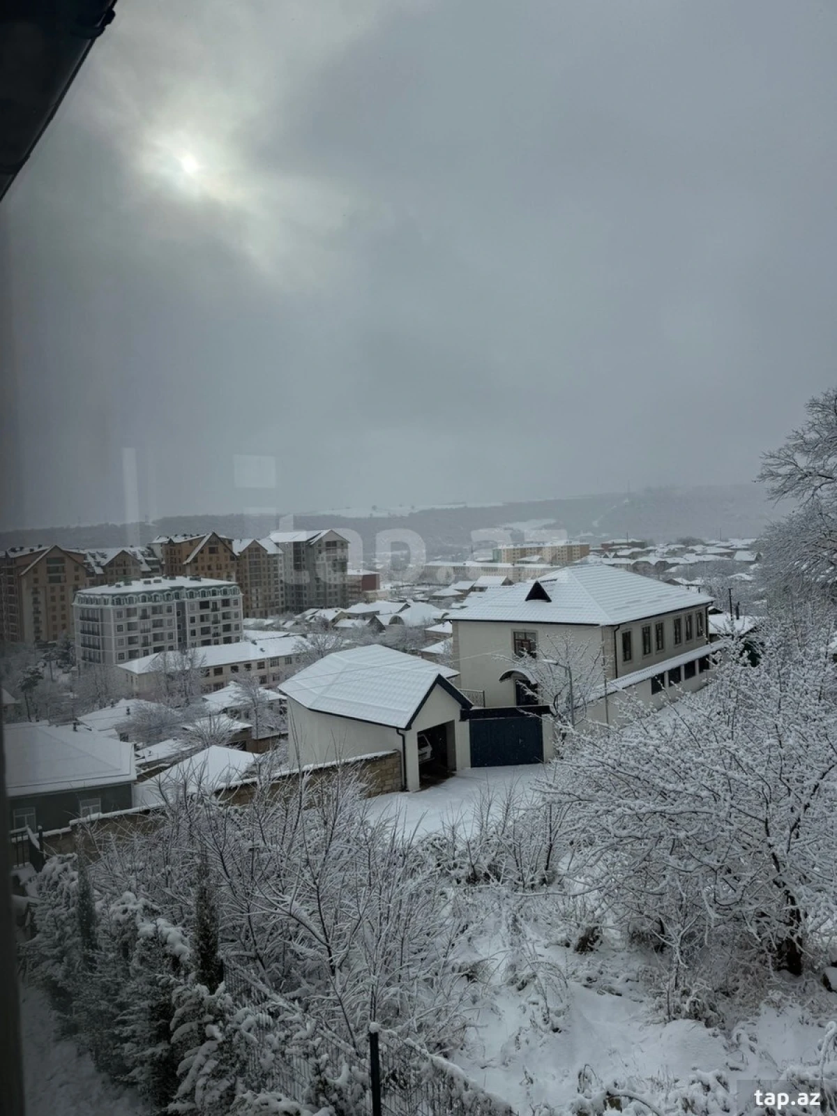 Kirayə verilir 6 otaqlı həyət evi