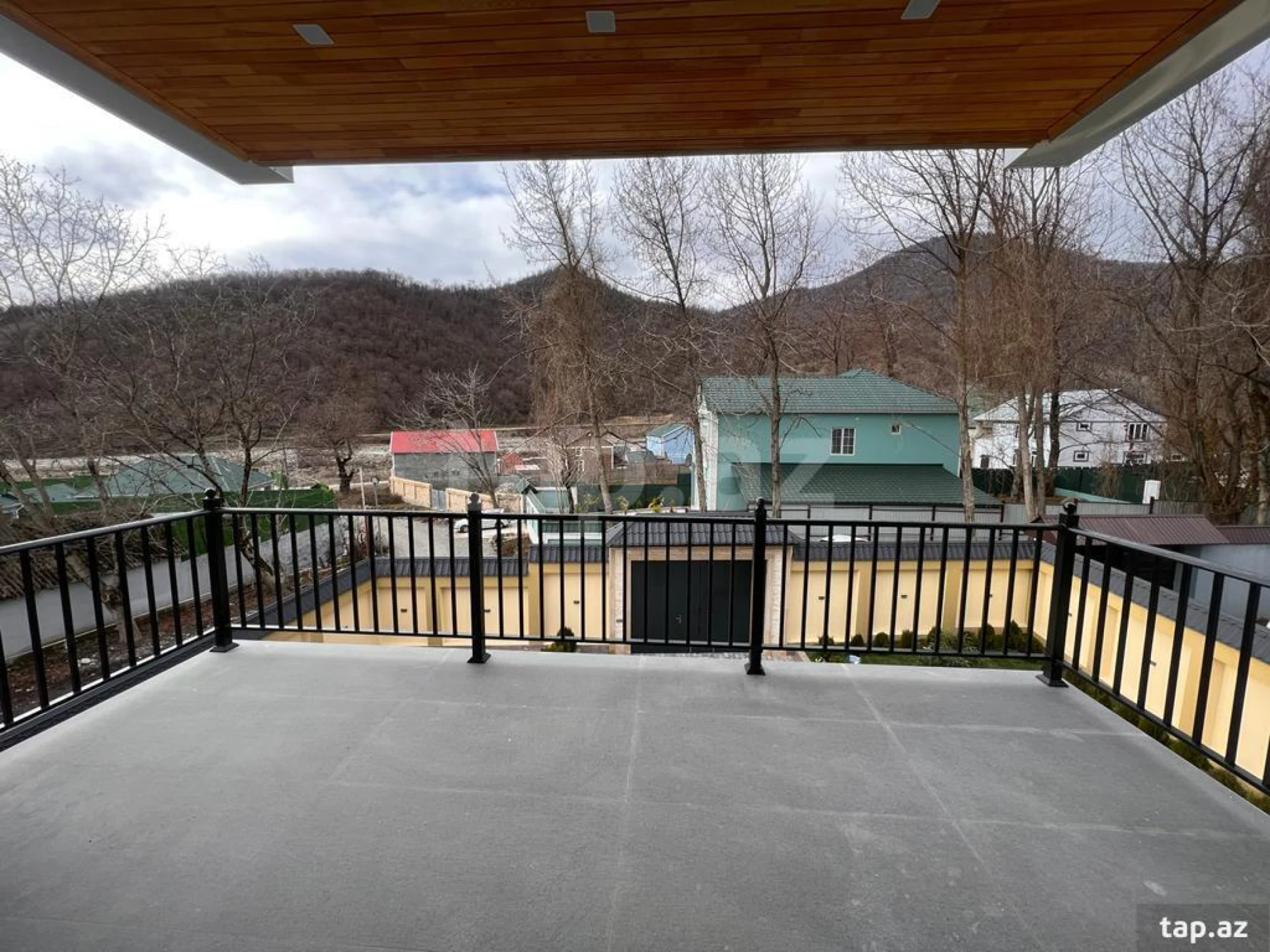 Kirayə verilir 5 otaqlı həyət evi