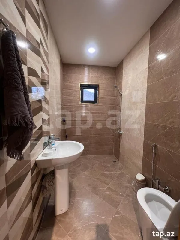 Kirayə verilir 5 otaqlı həyət evi