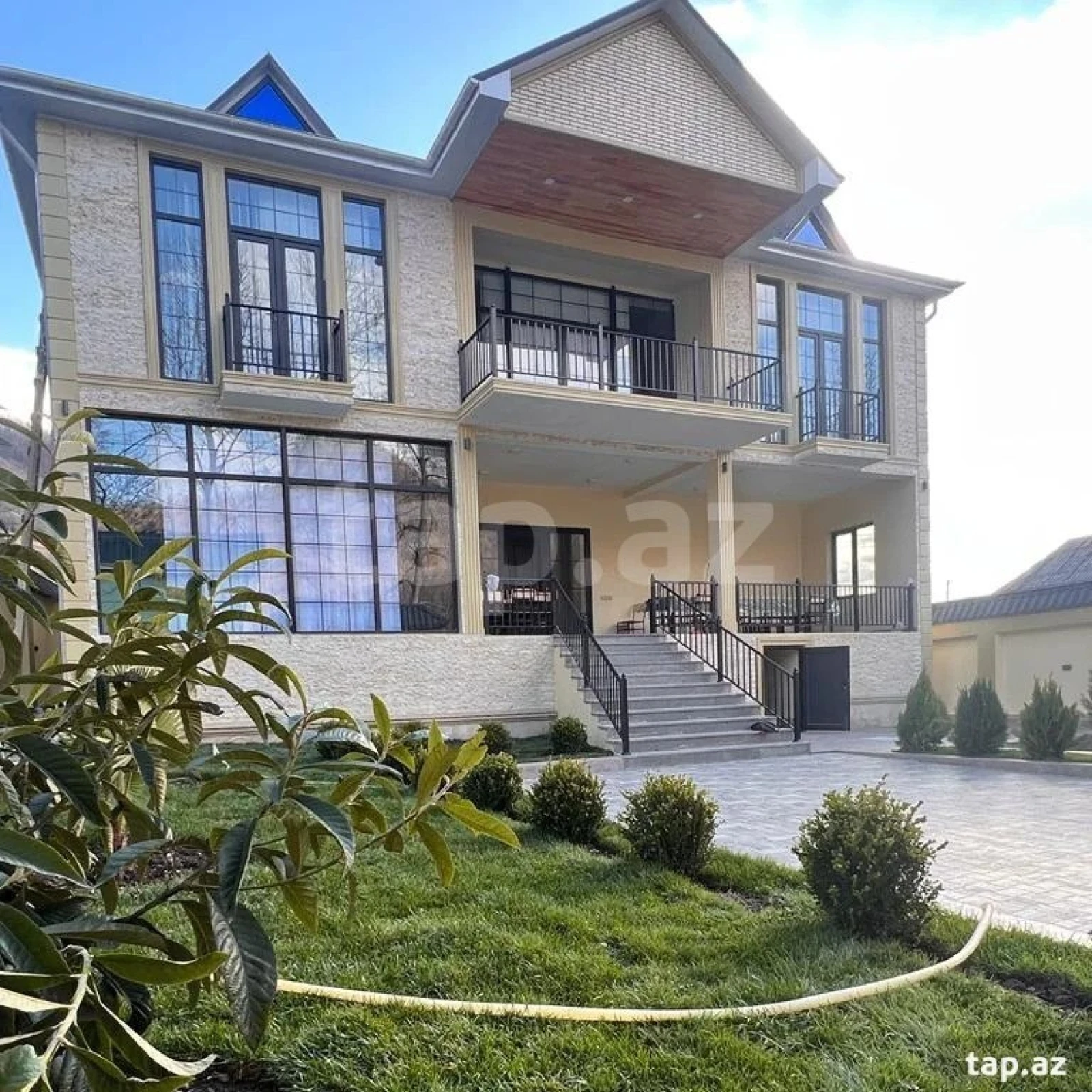 Kirayə verilir 5 otaqlı həyət evi