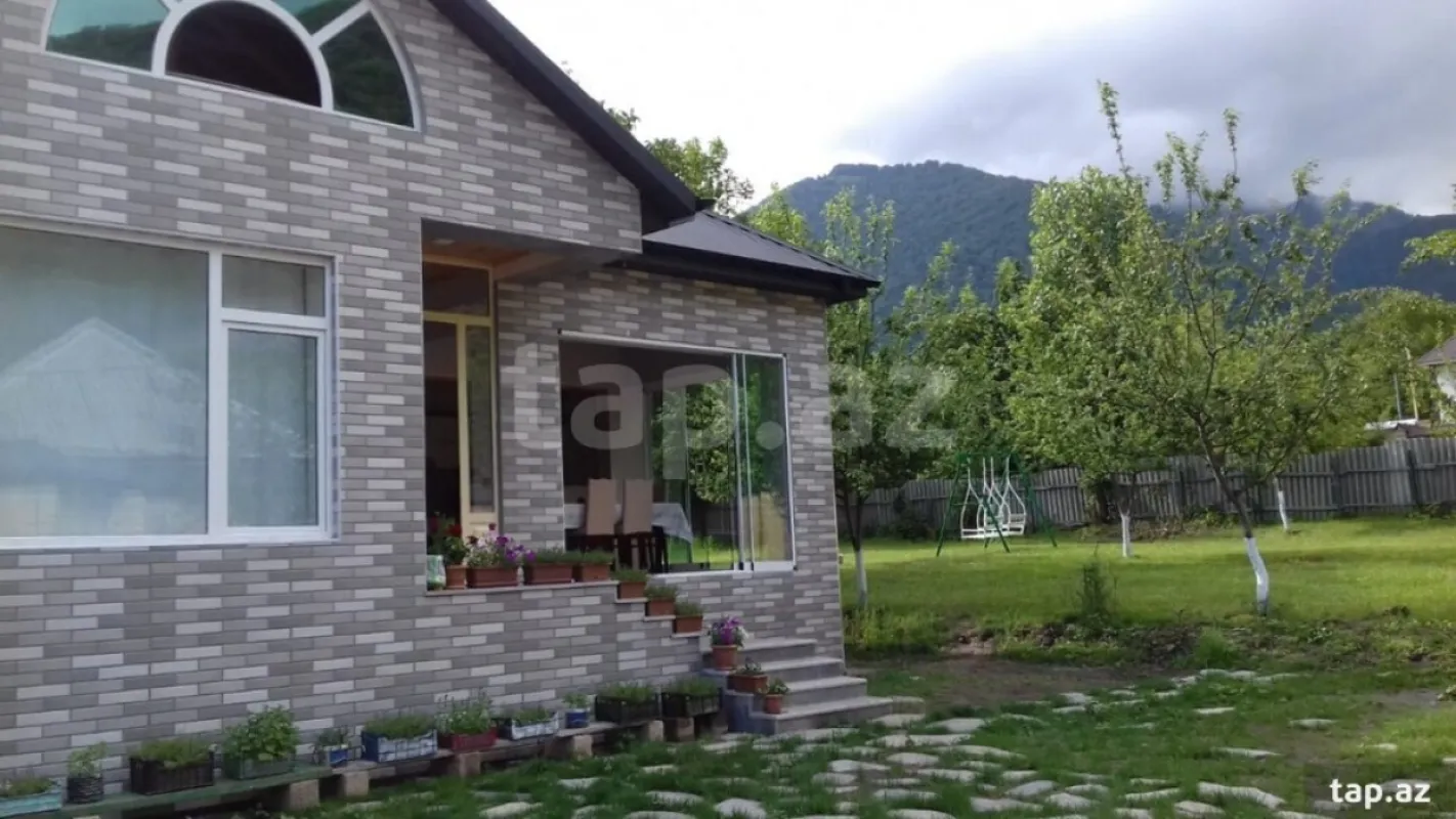 Kirayə verilir 4 otaqlı həyət evi