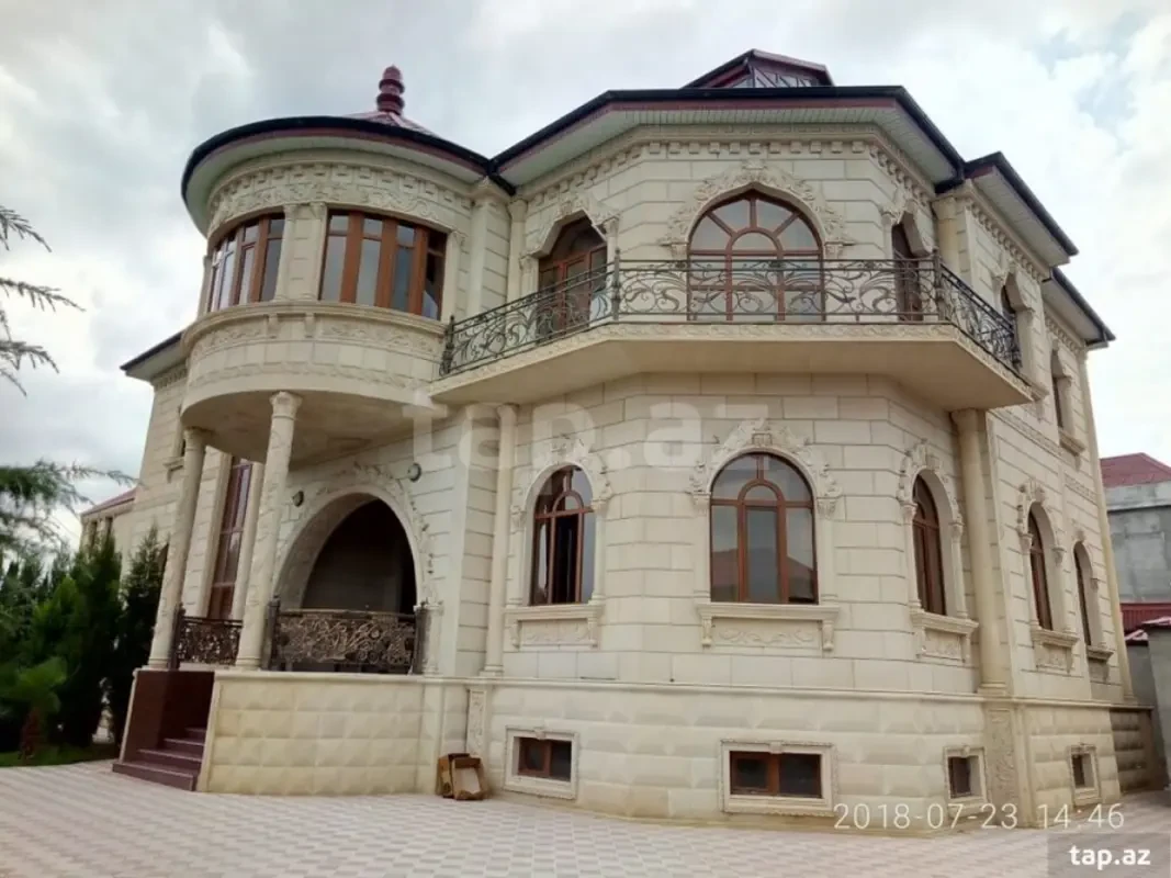 Satılır 10 otaqlı həyət evi 1200 m²