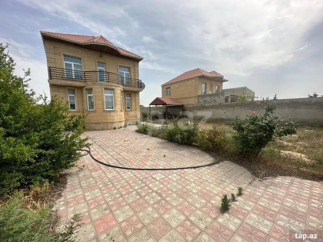 Satılır 5 otaqlı həyət evi 160 m²