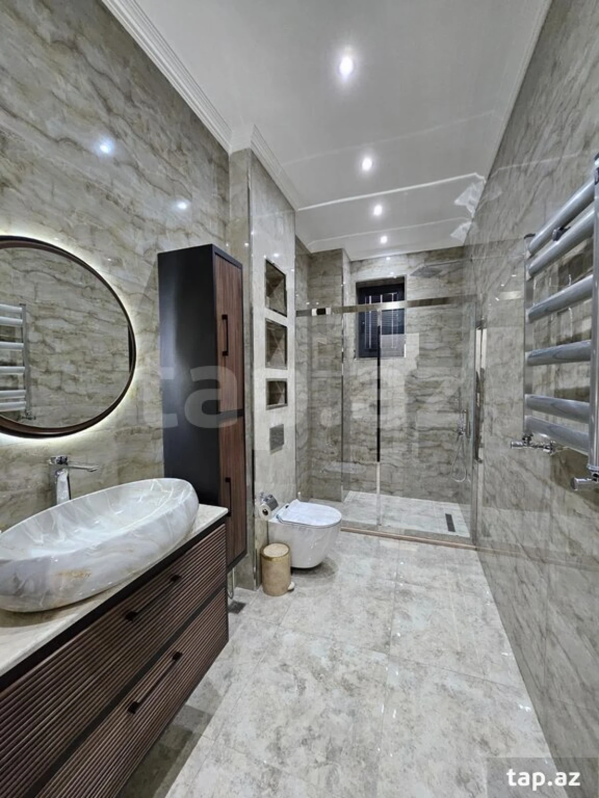 Satılır 9 otaqlı həyət evi