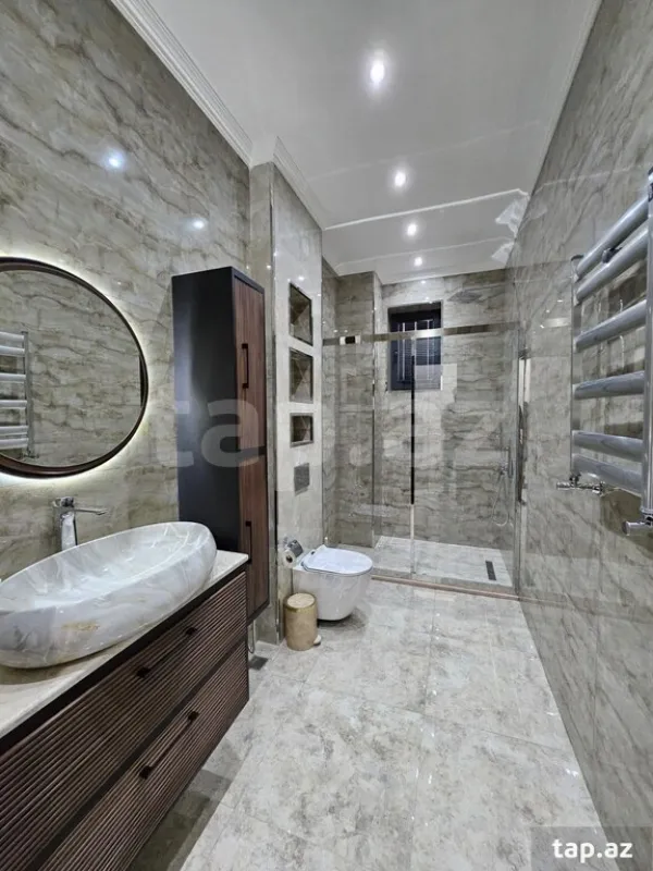 Satılır 9 otaqlı həyət evi