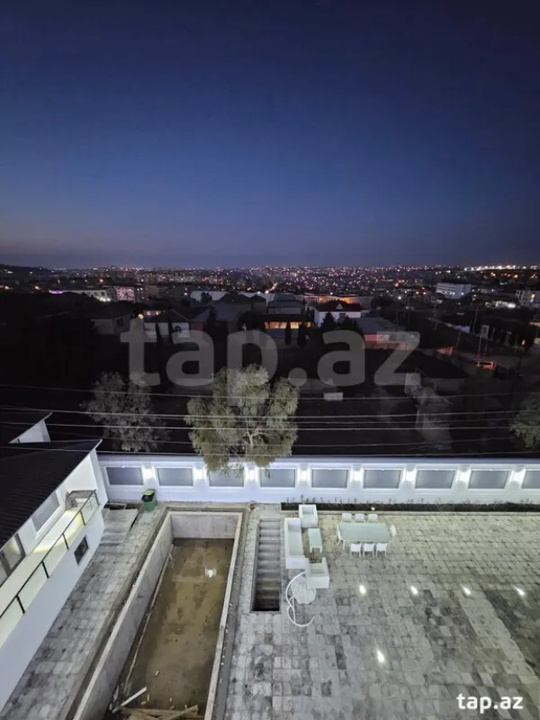 Satılır 9 otaqlı həyət evi