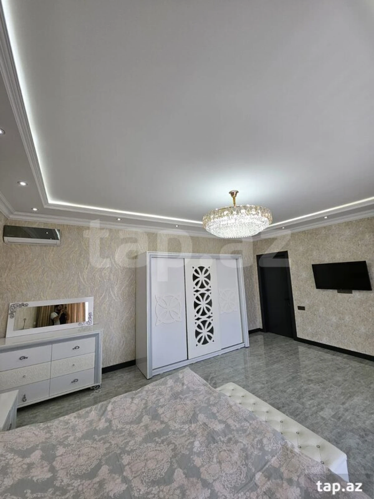 Satılır 9 otaqlı həyət evi