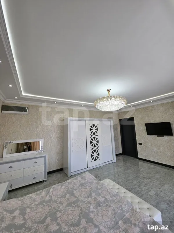 Satılır 9 otaqlı həyət evi