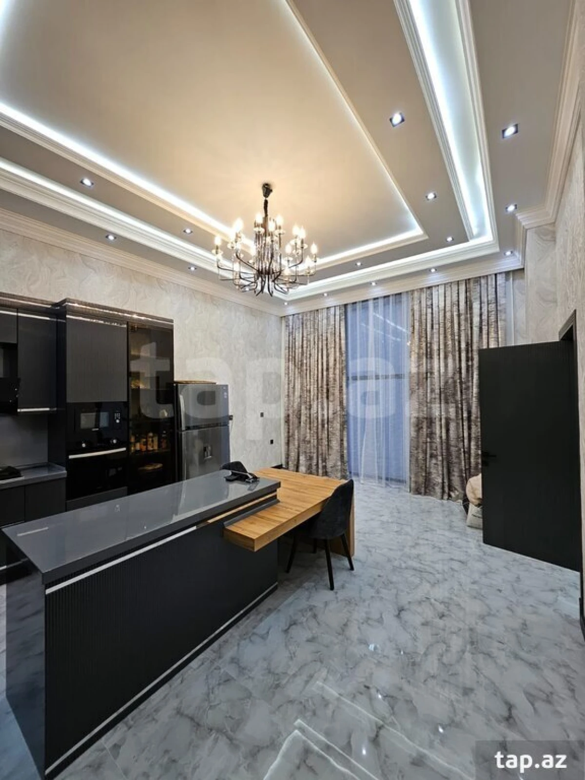 Satılır 9 otaqlı həyət evi