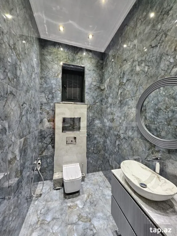 Satılır 9 otaqlı həyət evi