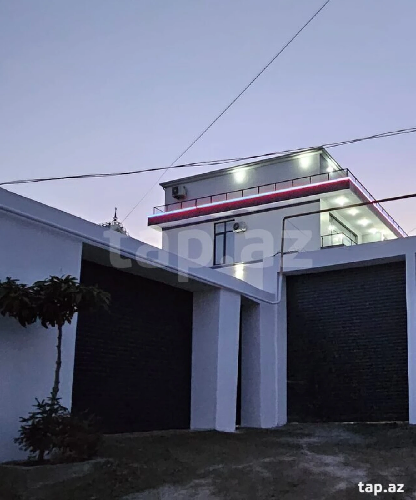 Satılır 9 otaqlı həyət evi