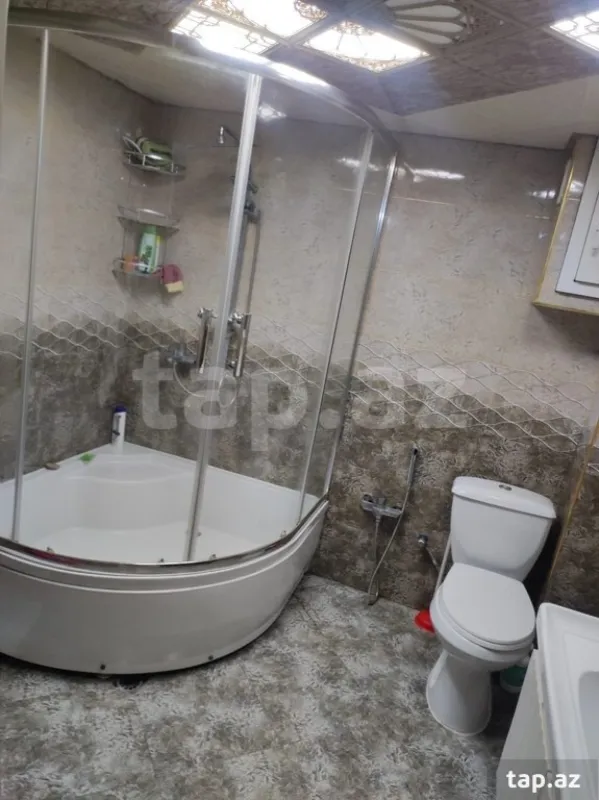 Satılır 8 otaqlı həyət evi