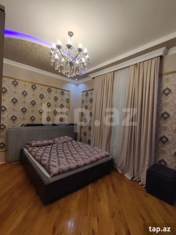 Satılır 8 otaqlı həyət evi