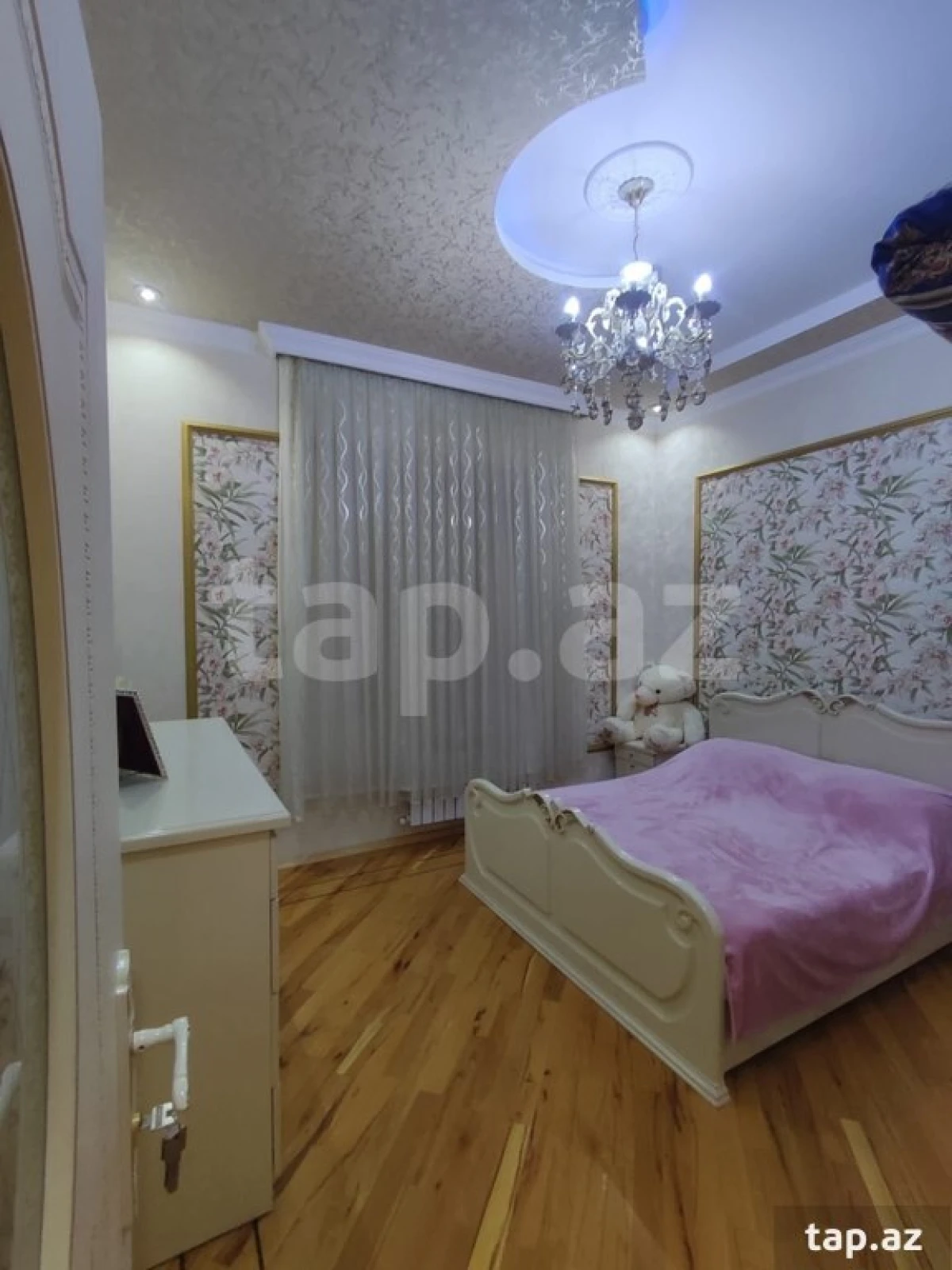 Satılır 8 otaqlı həyət evi