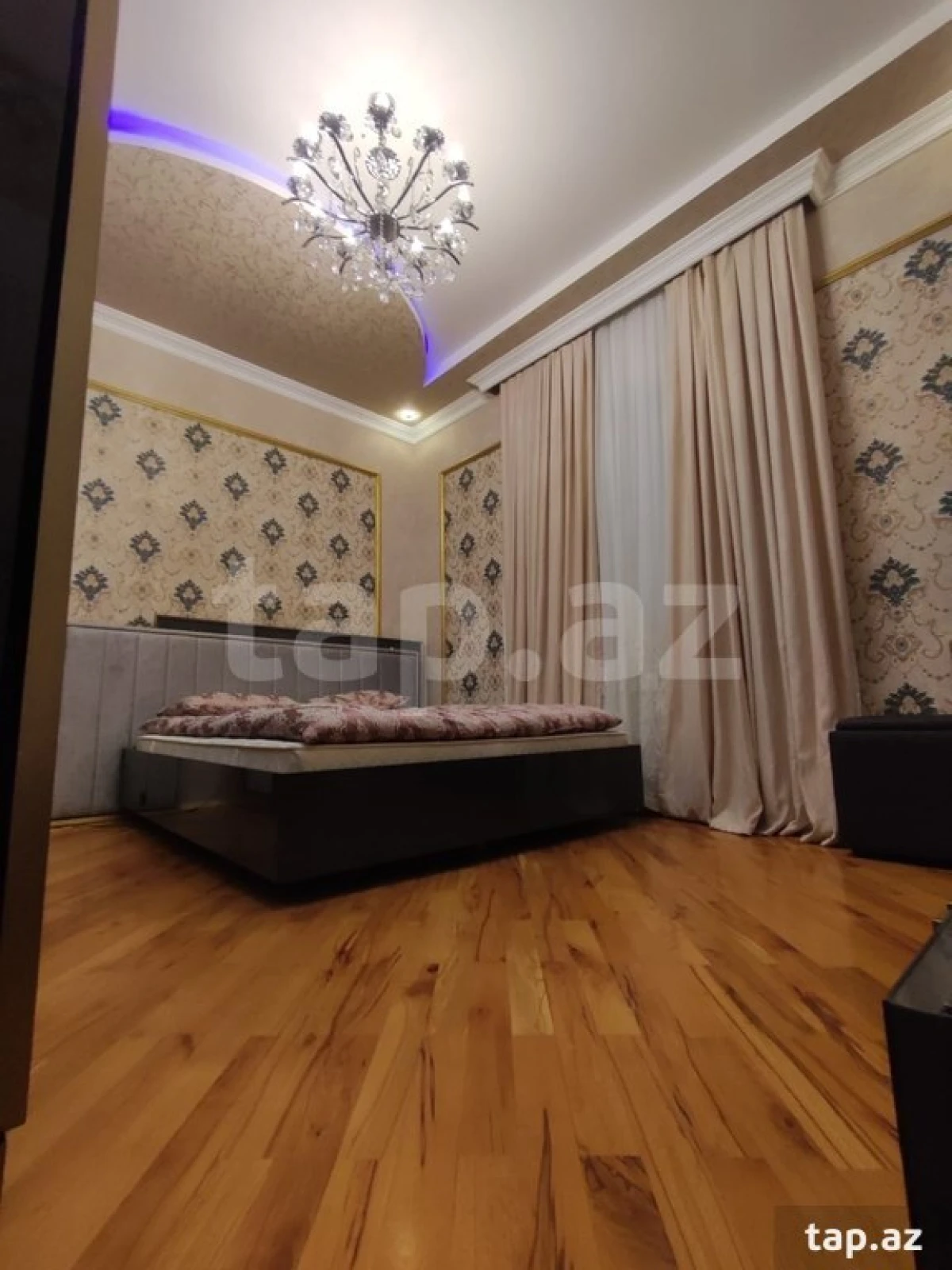 Satılır 8 otaqlı həyət evi