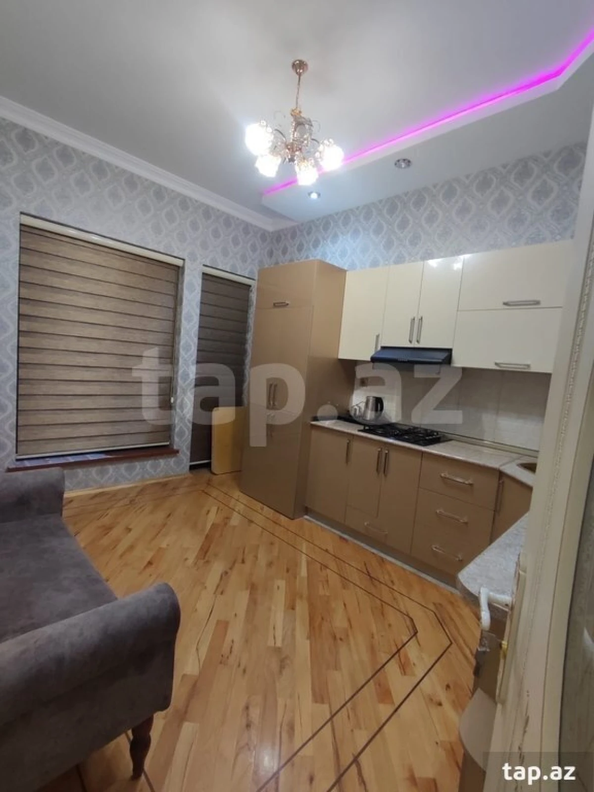 Satılır 8 otaqlı həyət evi