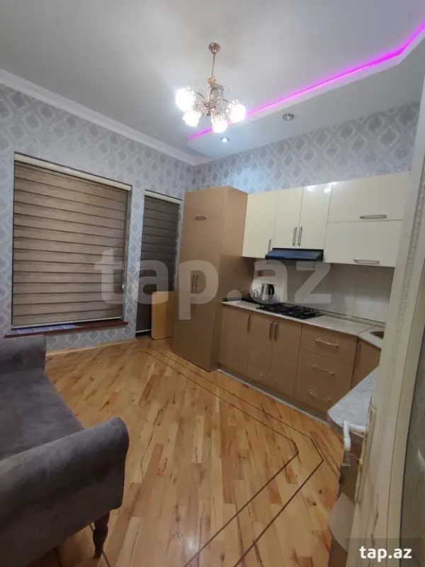 Satılır 8 otaqlı həyət evi