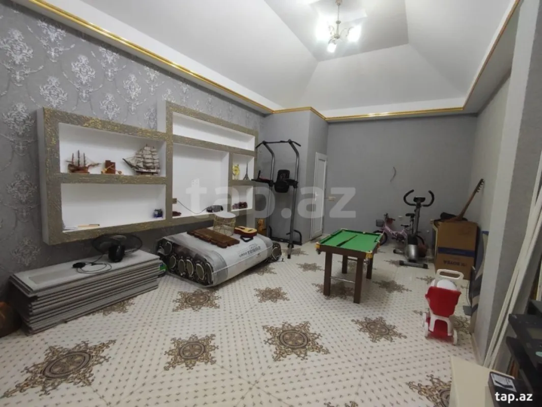 Satılır 8 otaqlı həyət evi