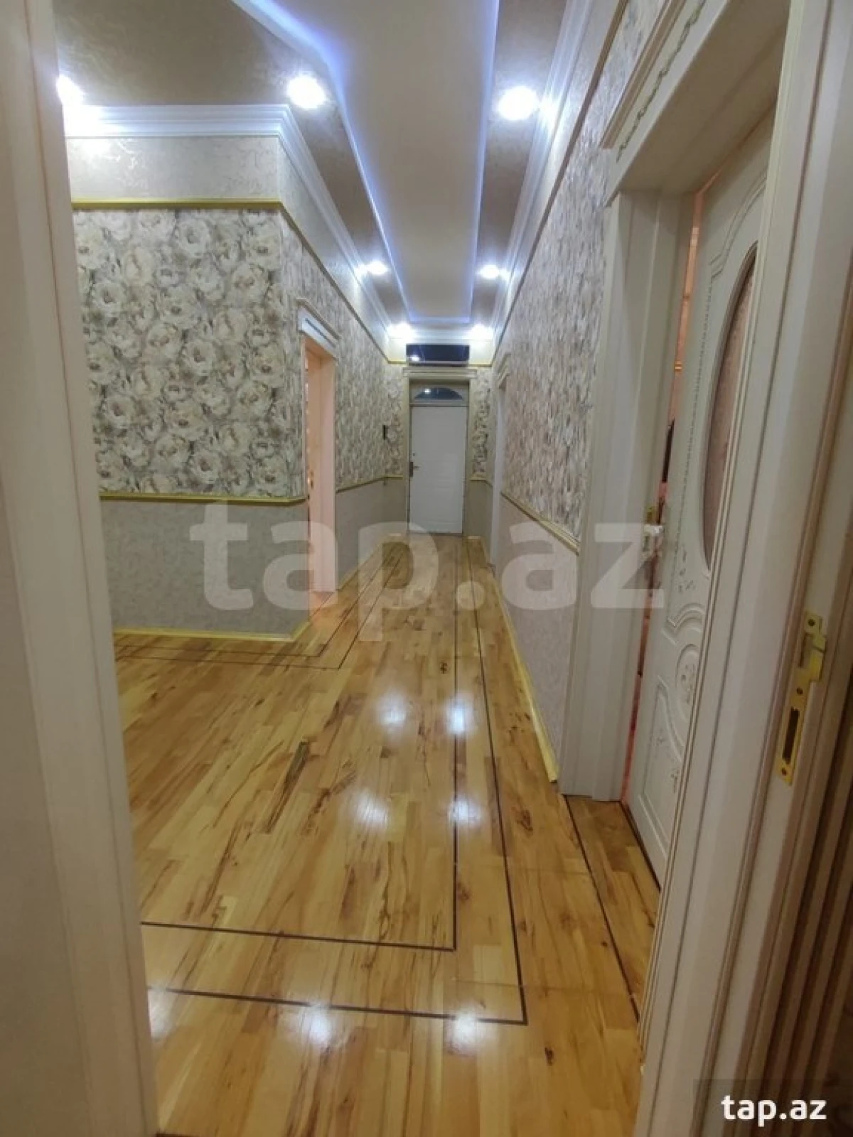 Satılır 8 otaqlı həyət evi